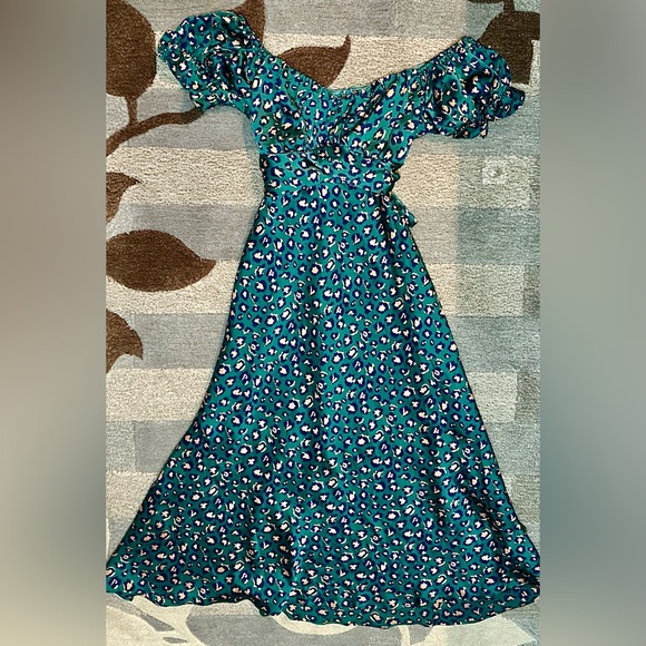 Hello Molly Off Shoulder Spiced Ginger Medley Maxi Dress in Green Leopard - Picture 2 of 12